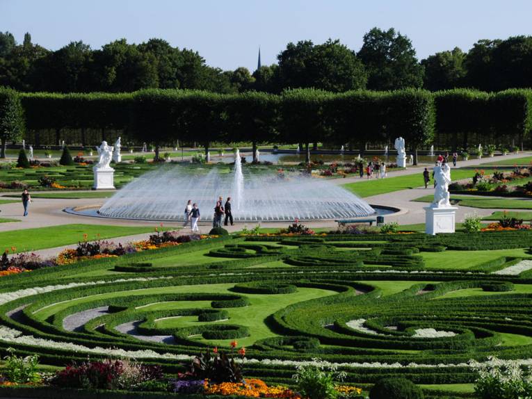 Parterre mit Glockenfontäne
