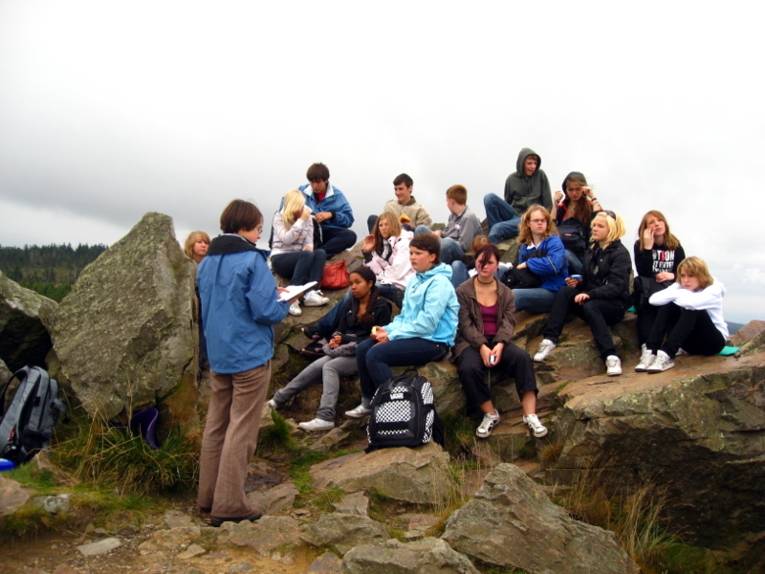 Eine Gruppe an der Wolfswarte im Harz